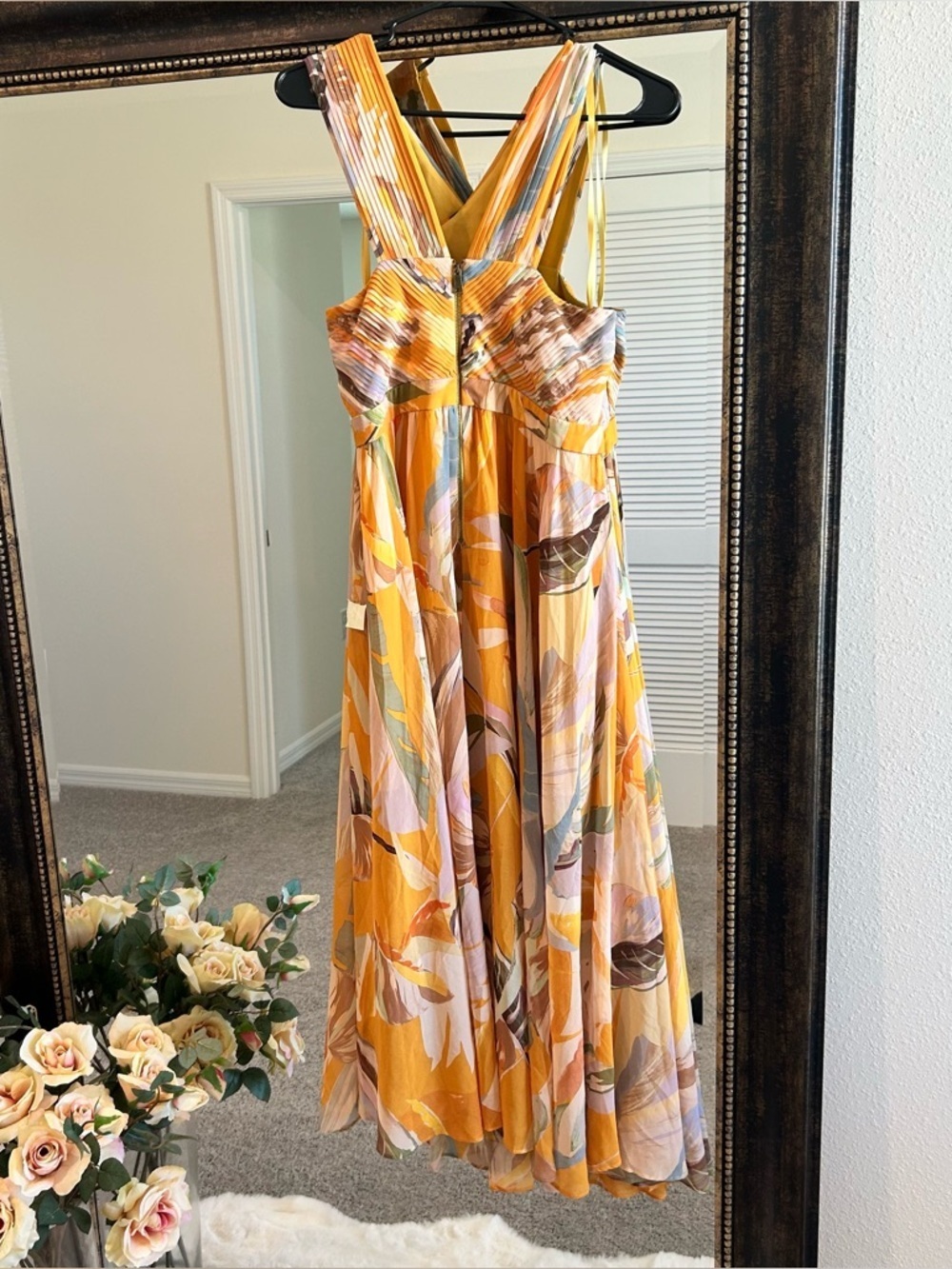Ted Baker Ansa Pleated Dress
Yellow Floral Maxi Dress with Draped Bodice - Picture 8 of 13